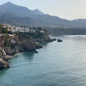 https://apartamento-terraza-al-mar-nerja.1costadelsol.com
